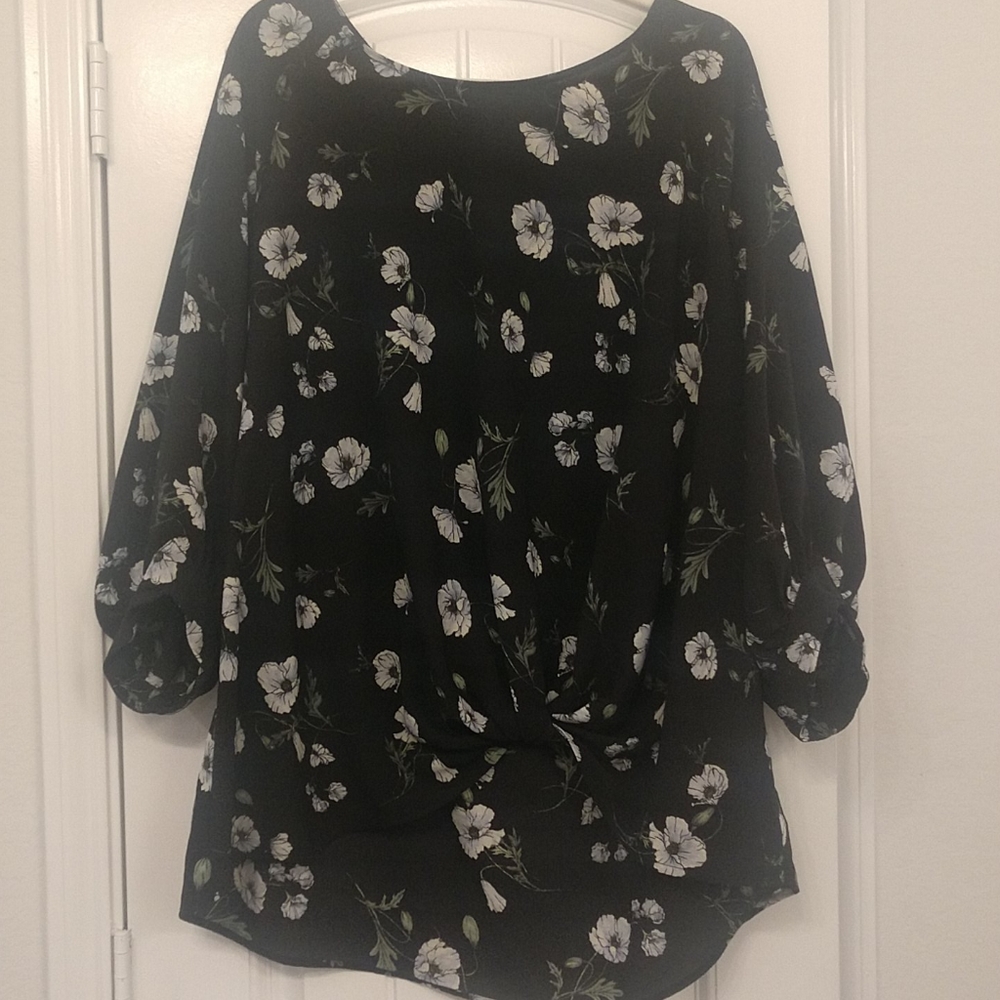 Front Knot Floral Blouse